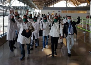 A brigade made up of 39 Cuban health professionals arrived today, March 29, in Madrid, on their way to Andorra, where they will offer their support in the fight against the COVID-19 pandemic. Photo: @Gustavo Machín / Facebook