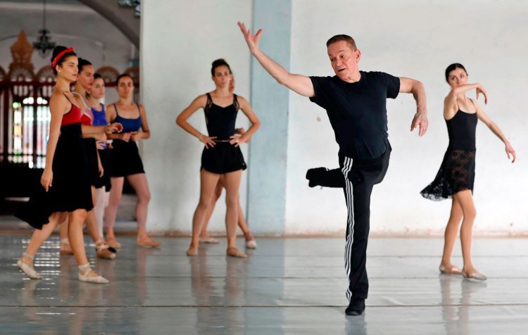 Richard Dickinson in the rehearsal of “Romeo and Juliet,” a Verb Ballets and Prodanza production. Photo: EFE