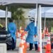 A group of nurses and doctors carry out coronavirus tests at a drive-through site at the Hard Rock Café in Miami. EFE/Cristobal Herrera