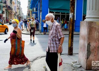People on the streets of Havana during the coronavirus pandemic. Photo: Otmaro Rodríguez.