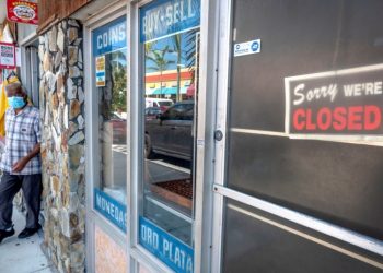 Miami-Dade County slowly opened nonessential businesses on Monday. Photo: Cristóbal Herrera/EFE.