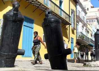 Today’s new infections correspond to 73 Cubans and three foreigners. Photo: Otmaro Rodríguez