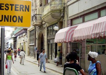 According to Fincimex, 70% of Western Union’s network of payment points on the island is made up of companies included in the list of restricted entities by the Office of Foreign Assets Control (OFAC) of the U.S. Department of the Treasury, “so even without Fincimex’s management as Western Union’s representative in Cuba, they would be forced to close,” the statement underlines. Photo: Getty Images, via BBC.