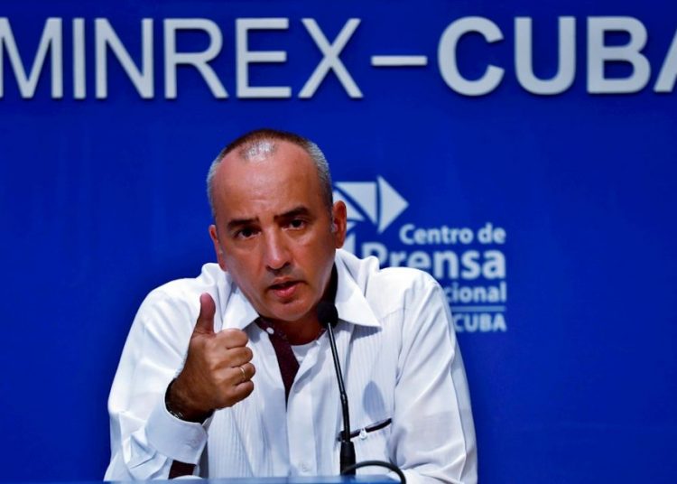 Ernesto Soberón, general director of Consular Affairs and Cuban Residents Abroad of MINREX, at a press conference at the International Press Center in Havana, on October 19, 2020. Photo: Ernesto Mastrascusa/EFE.