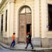 Some people pass in front of an outer door in Havana. Photo: Otmaro Rodríguez.