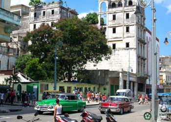 Galiano Street, in Havana, during the post-COVID-19 de-escalation. Havana reported eight cases today, from Old Havana and Playa. Photo: Otmaro Rodríguez.