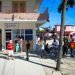Several people queue to change money at a CADECA exchange office. Photo: Otmaro
Rodríguez.