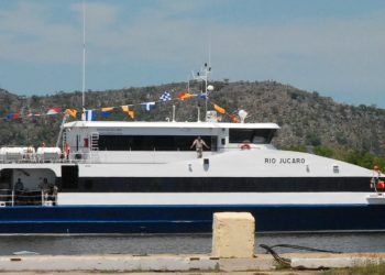 Río Júcaro Ferry, one of the catamarans that transport passengers between the ports of Nueva Gerona, Isla de la Juventud, and Batabanó. Photo: Victoria newspaper.