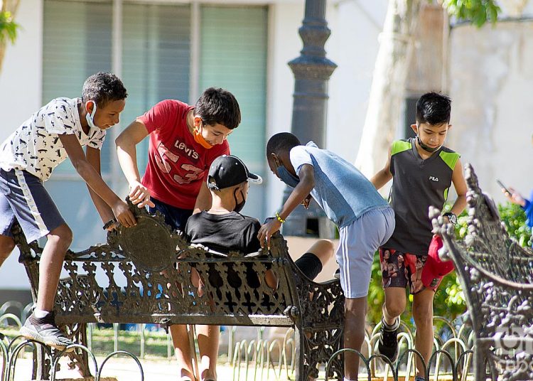 Children in a park in Havana, during the outbreak of COVID-19 in January 2021. Photo: Otmaro Rodríguez.
