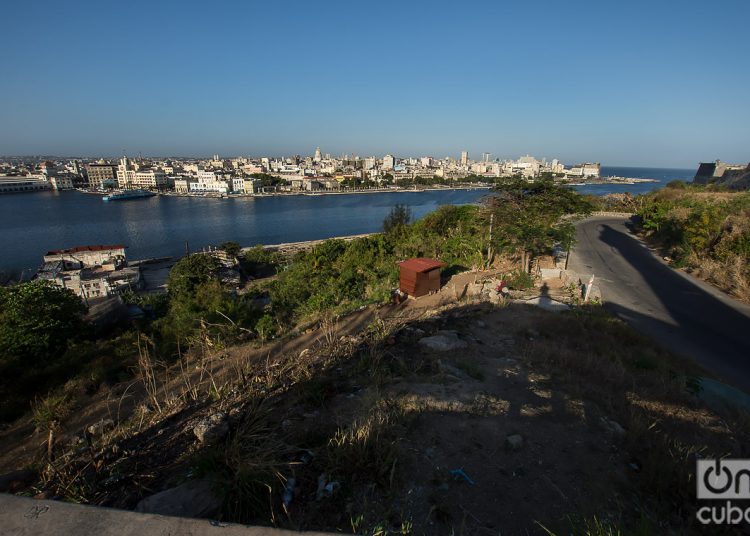 Carretera de La Cabaña, on the east side of the bay of Havana. Photo: Otmaro Rodríguez.
