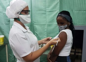 Phase III clinical trial of the Abdala COVID-19 vaccine candidate in Santiago de Cuba. Photo: Sierra Maestra.
