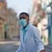 A health worker wears a mask to protect himself from COVID-19, during the outbreak of the disease in Havana. Photo: Yander Zamora/EFE/Archive.