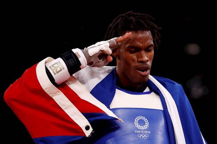 Cuba’s Rafael Yunier Alba Castillo celebrates after defeating Hongyi Sun of China in the fight for the bronze in men’s taekwondo +80kg during the 2020 Olympic Games, this Tuesday at the Makuhari Messe venue in Tokyo (Japan). EFE/José Méndez