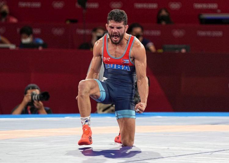 Greco-Roman wrestler Luis Alberto Orta celebrates after winning the first gold medal for Cuba at the Tokyo Olympic Games. Photo: EFE.