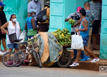 Vegetable vendor on Infanta Street during the pandemic. Photo: Otmaro Rodríguez.