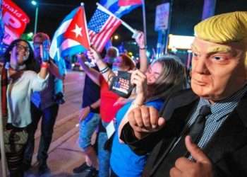 Cuban Americans celebrate the Democratic defeat in Florida, in front of Versailles restaurant in Miami. November 2020. Photo: Cristobal Herrera / EFE