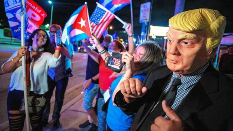 Cuban Americans celebrate the Democratic defeat in Florida, in front of Versailles restaurant in Miami. November 2020. Photo: Cristobal Herrera / EFE