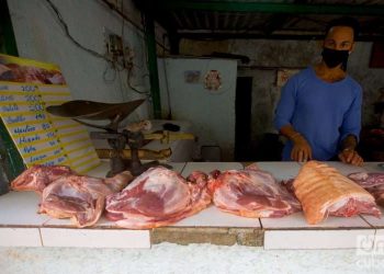 Pork stall in a market in Havana, during Christmas time. Photo: Otmaro Rodríguez.
