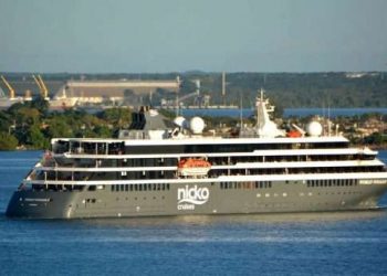 The World Voyager cruise ship in the bay of Cienfuegos, Cuba. Photo: Modesto Gutiérrez Cabo/ACN.