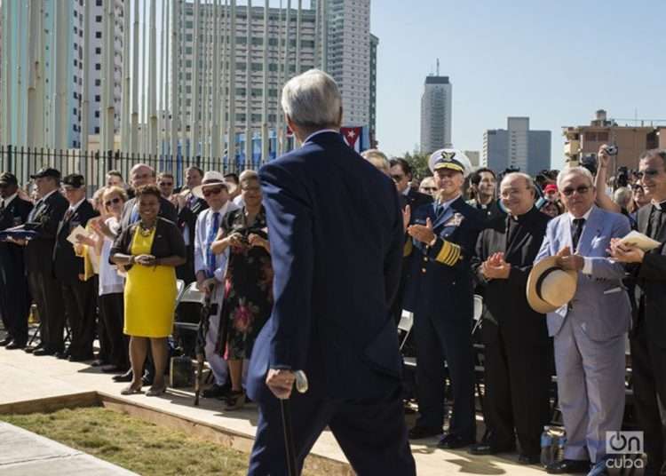 Then Secretary of State John Kerry during the reopening of the U.S. embassy in Cuba in 2015. Obama’s “thaw” ended with the arrival of Donald Trump to the presidency and he who was the vice president during the opening, Joe Biden, has left intact the politics of his Republican predecessor. Photo: Alain L. Gutiérrez.