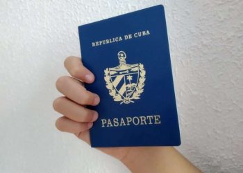 Cuban passport. Photo: Archive/OnCuba.