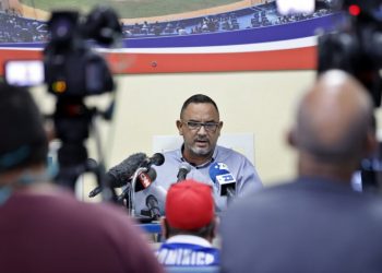 The national baseball commissioner in Cuba, Juan Reinaldo Pérez Pardo, speaks at a press conference this Tuesday, in Havana (Cuba). Photo: Ernesto Mastrascusa/EFE.
