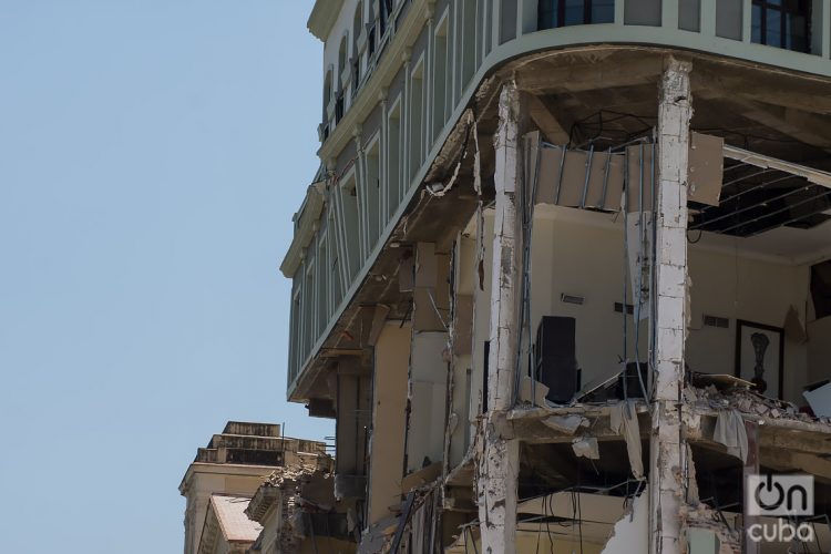 View of the Saratoga Hotel and its surroundings, in Havana, after the explosion that occurred in the place this Friday, May 6, 2022. Photo: Otmaro Rodríguez.