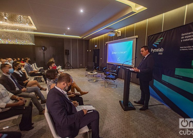 Jean-Jacques Bastien, ambassador of the Kingdom of Belgium in Cuba, gives the opening remarks of the Pymelab 2022 event, at the Iberostar Grand Packard Hotel, in Havana, on April 28, 2022. Photo: Otmaro Rodríguez.