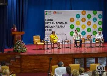 Panel with Cuban businesspeople residing abroad at the FIHAV 2022 Investment Forum. Photo: Otmaro Rodríguez.