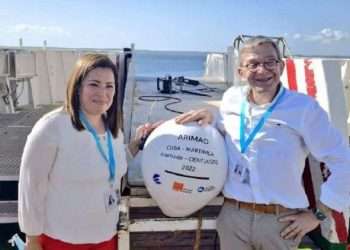 ETECSA and Orage executives on the ship that will install the submarine cable. Underwater cable.