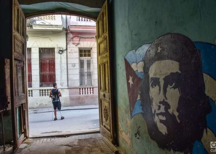 Havanas. Painting of Che Guevara. Cuba