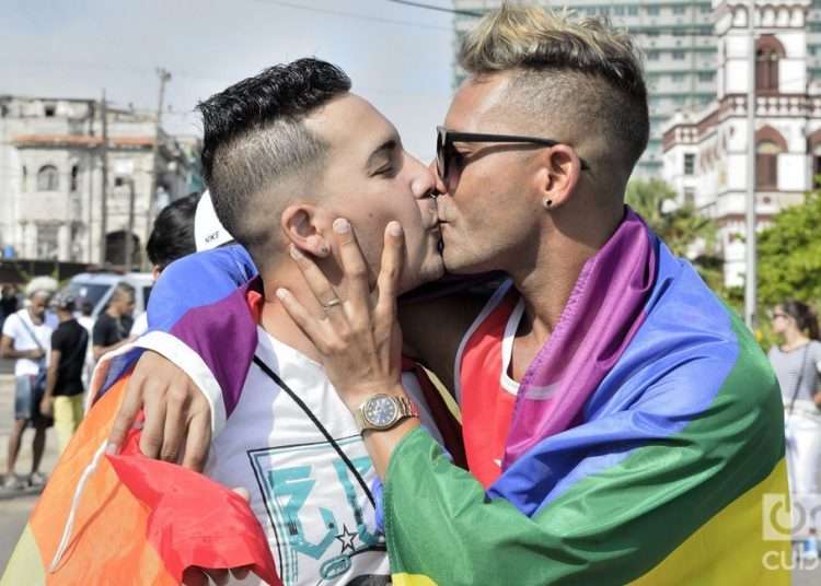 Archive image of two men kissing during the holding of the Cuban Days against Homophobia and Transphobia. Photo: Otmaro Rodríguez/OnCuba Archive.