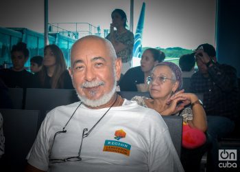 Leonardo Padura at Tocumen Airport, Panama. Photo: Kaloian.