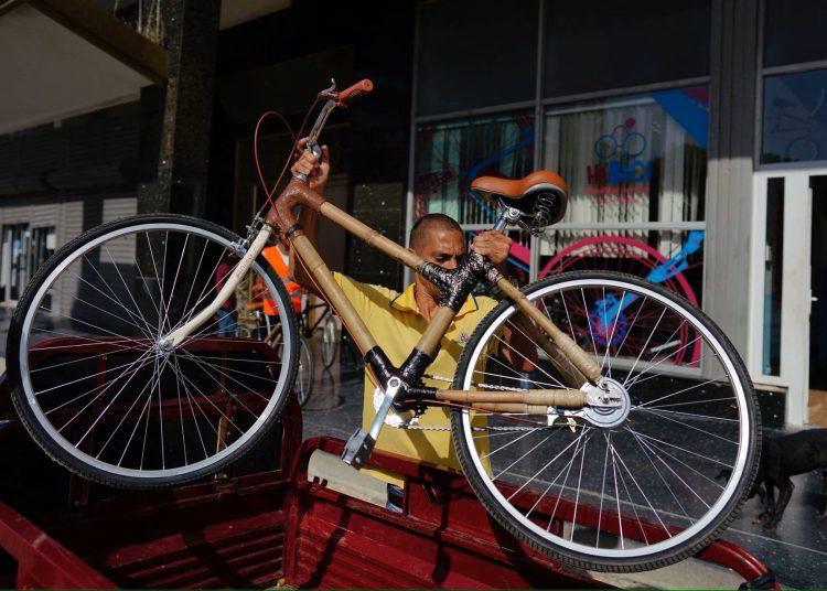 A Vélo Cuba worker with one of his bamboo bicycles. Photo: Alexandre Meneghini/REUTERS.