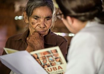 Cuba Indígena Project. Catalina Pileta del Toro, in her home in Virgina Pecuaria, receives the results of her DNA test from Dr. Beatriz Marcheco, Felicidad de Yateras, Guantánamo, Cuba. Photo: courtesy of Héctor Garrido.