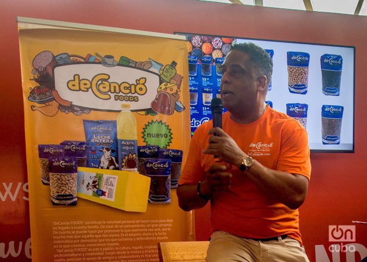 Cuban-American businessman Hugo Cancio speaks during the global launch of the deCancio Foods brand at the FIHAV 2023 Havana International Trade Fair. Photo: Otmaro Rodríguez.