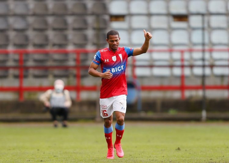 César Munder celebrates the third goal for Universidad Católica, during the match valid for the Tenth date of the AFP PlanVital 2020 National Championship, at the Huachipato-CAP Acero Stadium. Photo: Javier Vergara/Agenciauno.