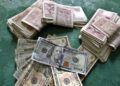 U.S. dollars and Cuban pesos (CUP). Photo: Ernesto Mastrascusa/EFE.