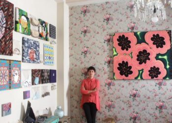 The artist in her workshop. Greta Reyna