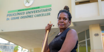 Maray is the cleaning fairy in my polyclinic. Photo: Jorge Ricardo.