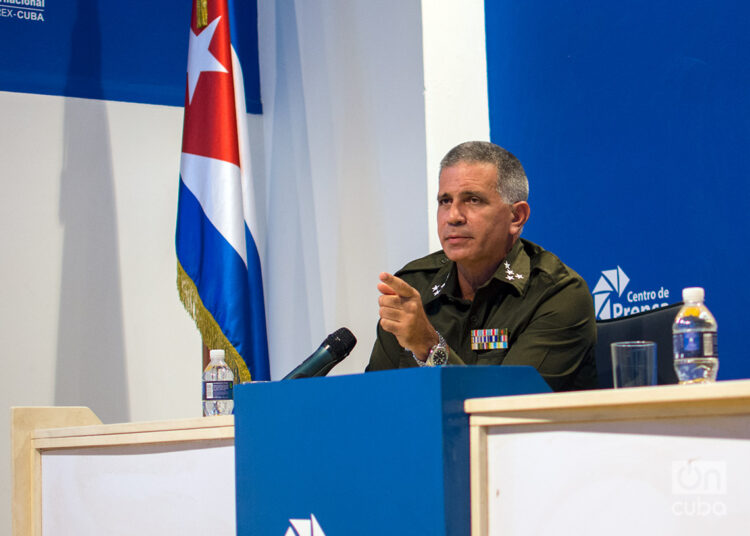 First Colonel Mario Méndez Mayedo, head of the Identification, Immigration and Aliens Department of the Ministry of Interior (MININT), during a press conference on the migration bill. Photo: Otmaro Rodríguez.