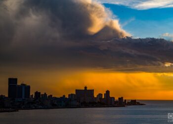 Havana skies. Photo: Kaloian.