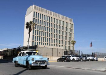 View of the U.S. embassy in Havana. Photo: Ernesto Mastrascusa/EFE.