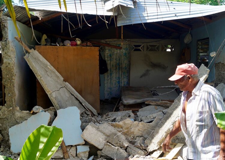 House damaged by the earthquakes on Sunday, November 10, 2024 in Pilón, Granma. Photo: CMKX Radio Bayamo/Facebook.