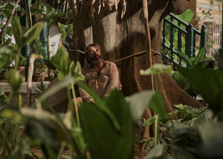 The Colombian actor Diego Vásquez in his interpretation of José Arcadio Buendía, during the recording of the Netflix series “One Hundred Years of Solitude” Photo: EFE/Pablo Arellano.