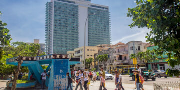 People walk around the Coppelia ice cream parlor and 23rd Street, in Vedado. Behind, the Habana Libre Hotel. Photo: Otmaro Rodríguez.