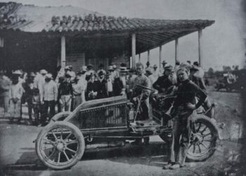 Renault No. 2 car with its seasoned driver Joe Tracy, who came in second. Photo: Taken from El Fígaro (02/19/1905).