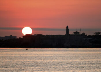 Photo: EFE/Ernesto Mastrascusa.
