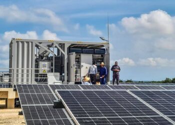 One of the new photovoltaic solar parks being installed in Cuba. Photo: Taken from the Facebook profile of the Electricity Conglomerate (UNE).