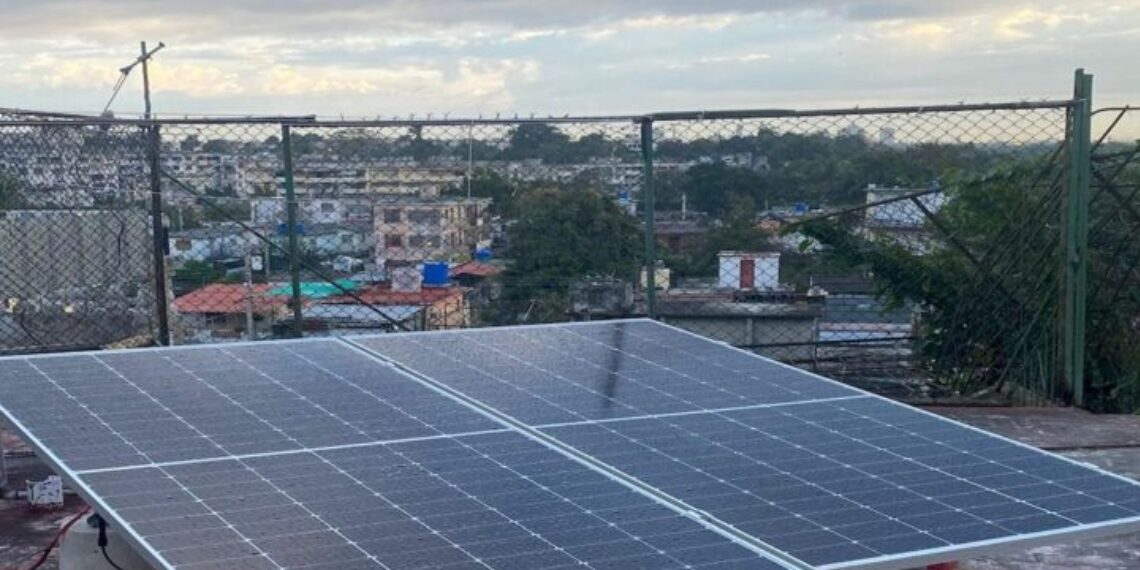 Solar panel on the roof of Carlos Carcell’s home in Marianao. Photo: Courtesy of Kjell Ove Hatlem